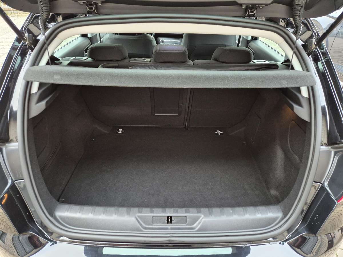 Peugeot 308, 1.2 l., hatchback