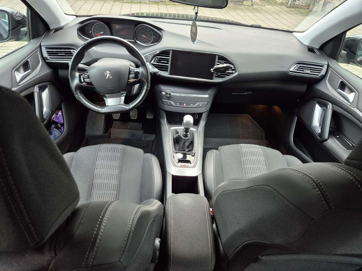 Peugeot 308, 1.2 l., hatchback