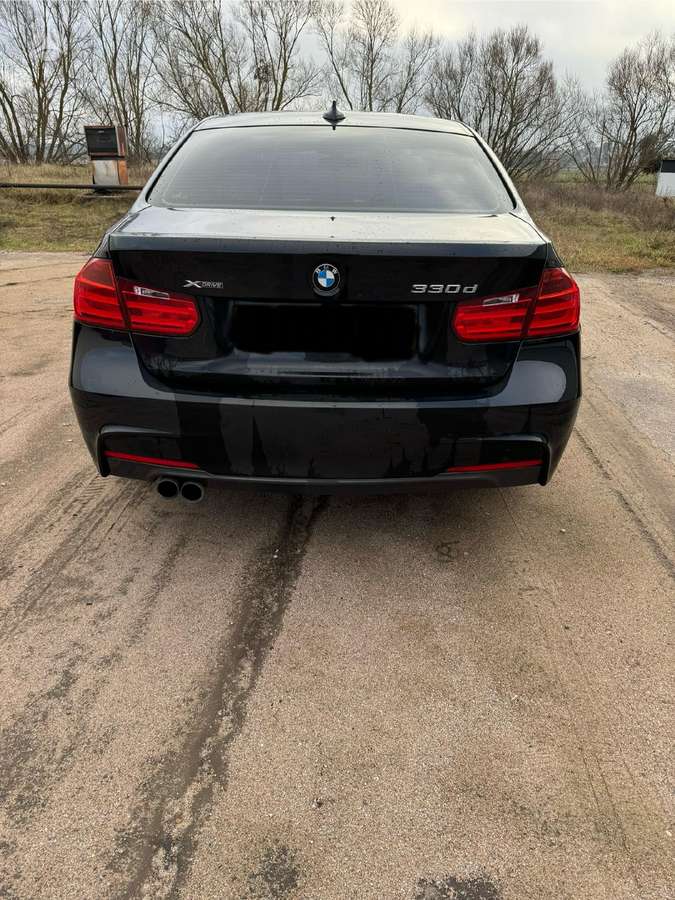 BMW 330 dalimis. Spalva 475