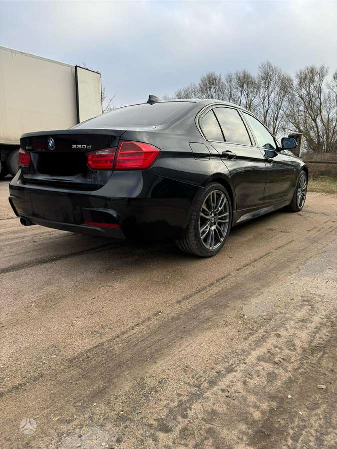 BMW 330 dalimis. Spalva 475