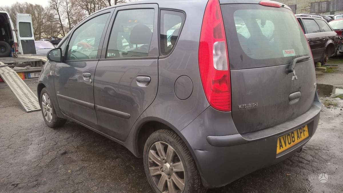 Mitsubishi Colt for parts