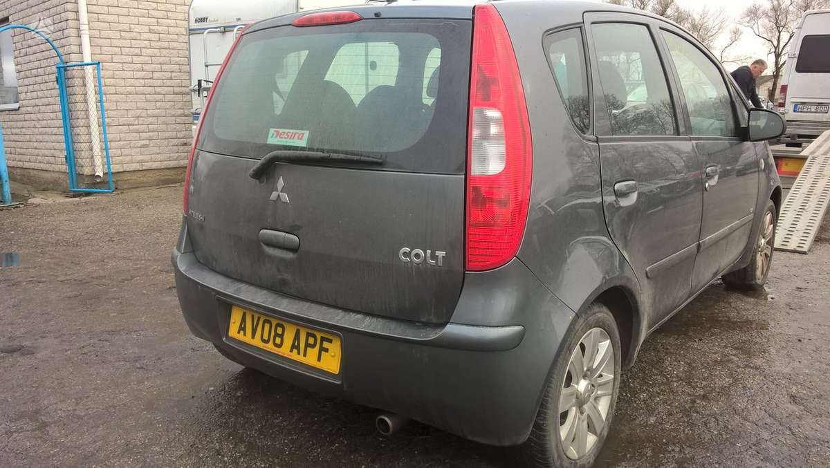 Mitsubishi Colt for parts