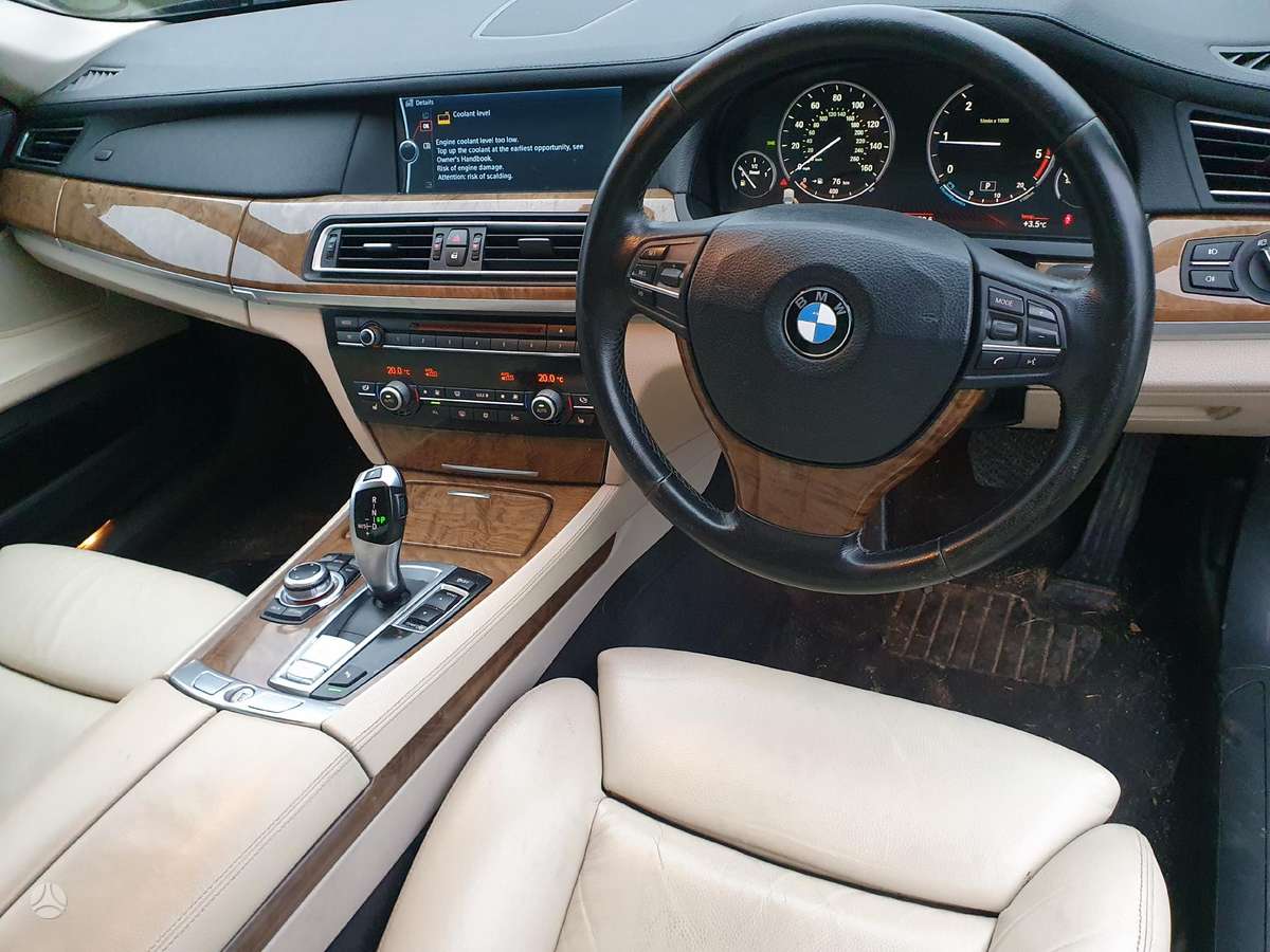 BMW 730 Dalimis longas