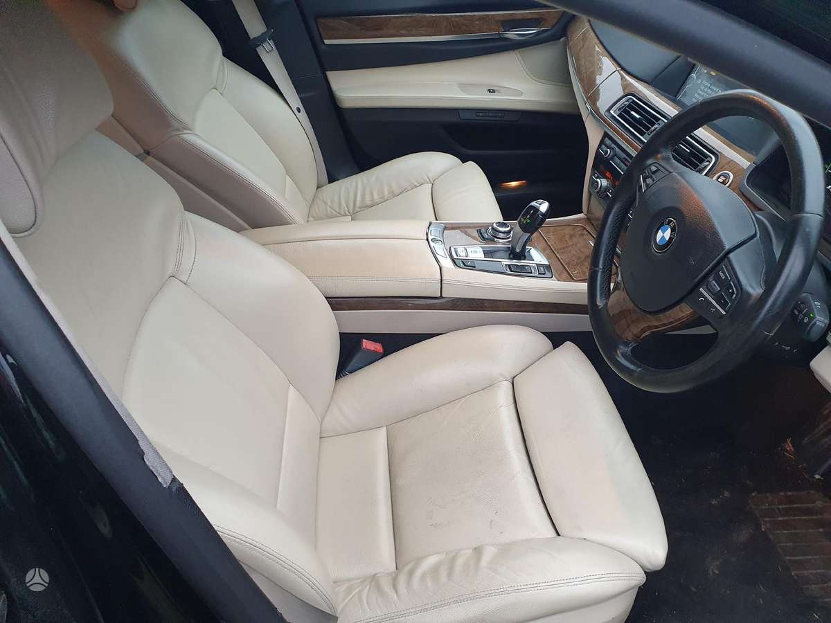 BMW 730 Dalimis longas