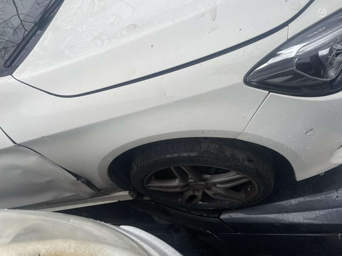 Mercedes-Benz CLA180