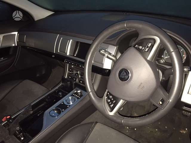 Jaguar XF Dalimis