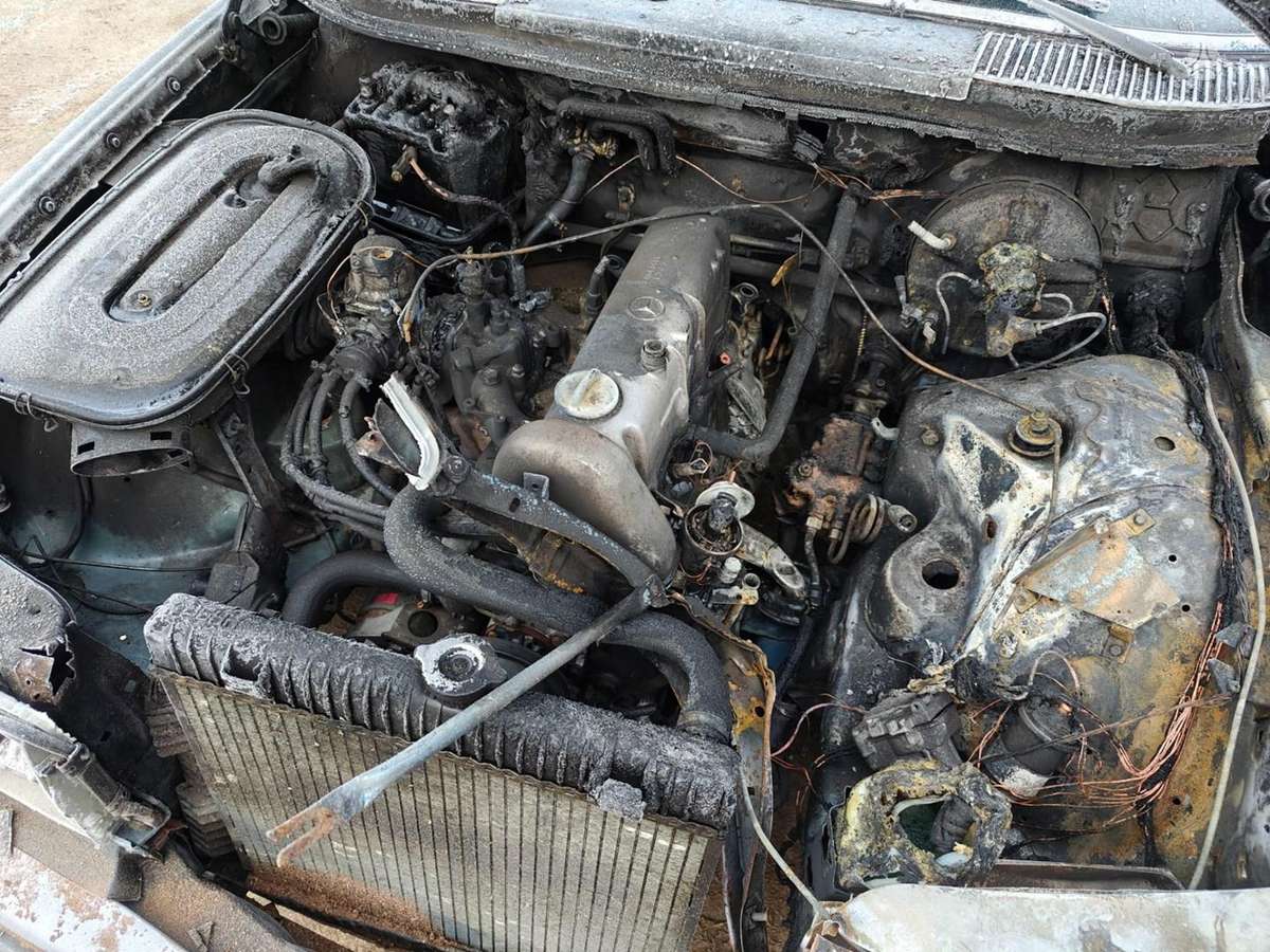 Mercedes-Benz 230 по частям