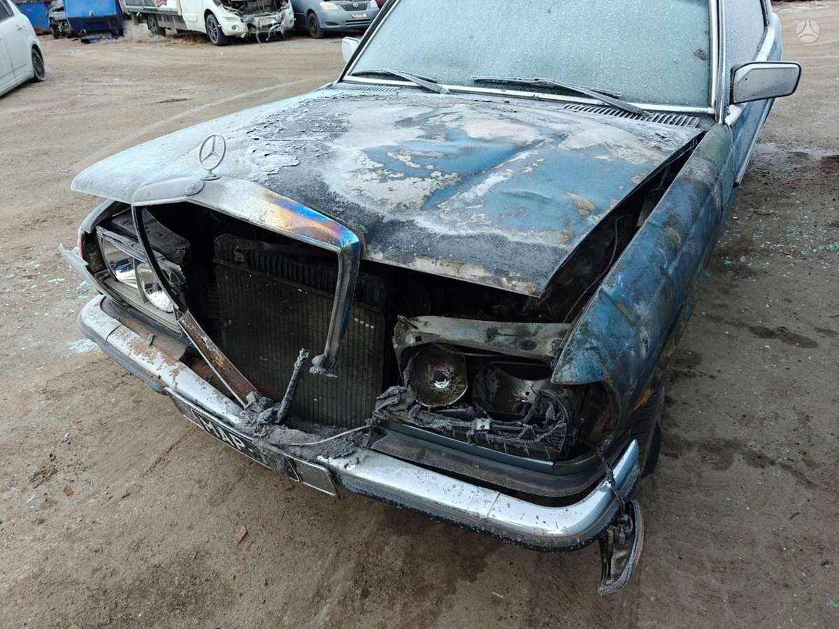Mercedes-Benz 230 по частям