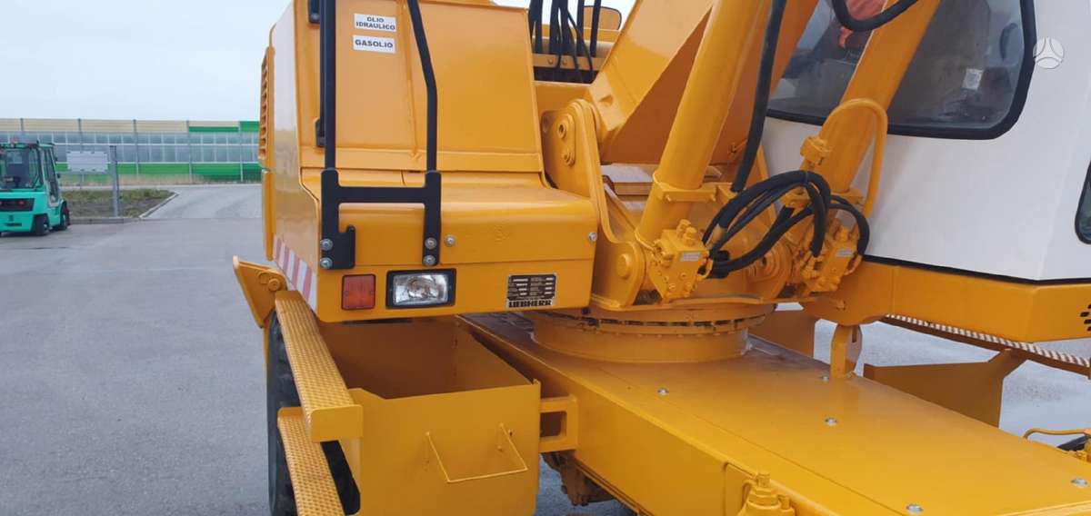 Liebherr A312, excavator