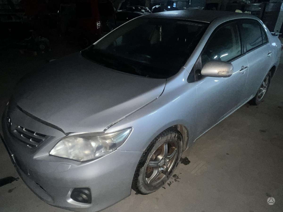 Toyota Corolla dalimis. Dalimis