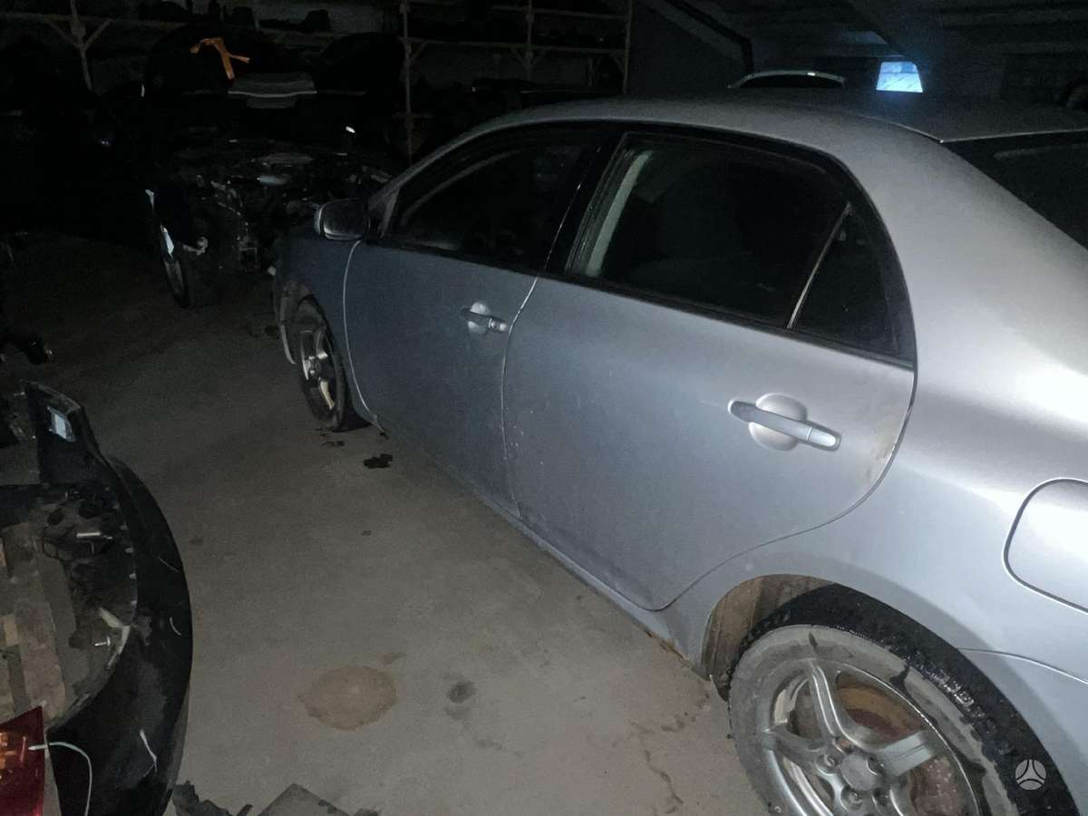 Toyota Corolla dalimis. Dalimis