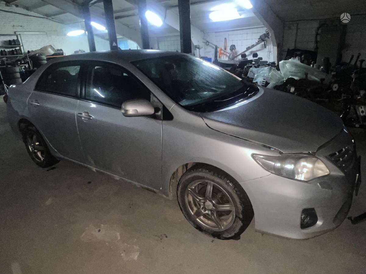 Toyota Corolla dalimis. Dalimis