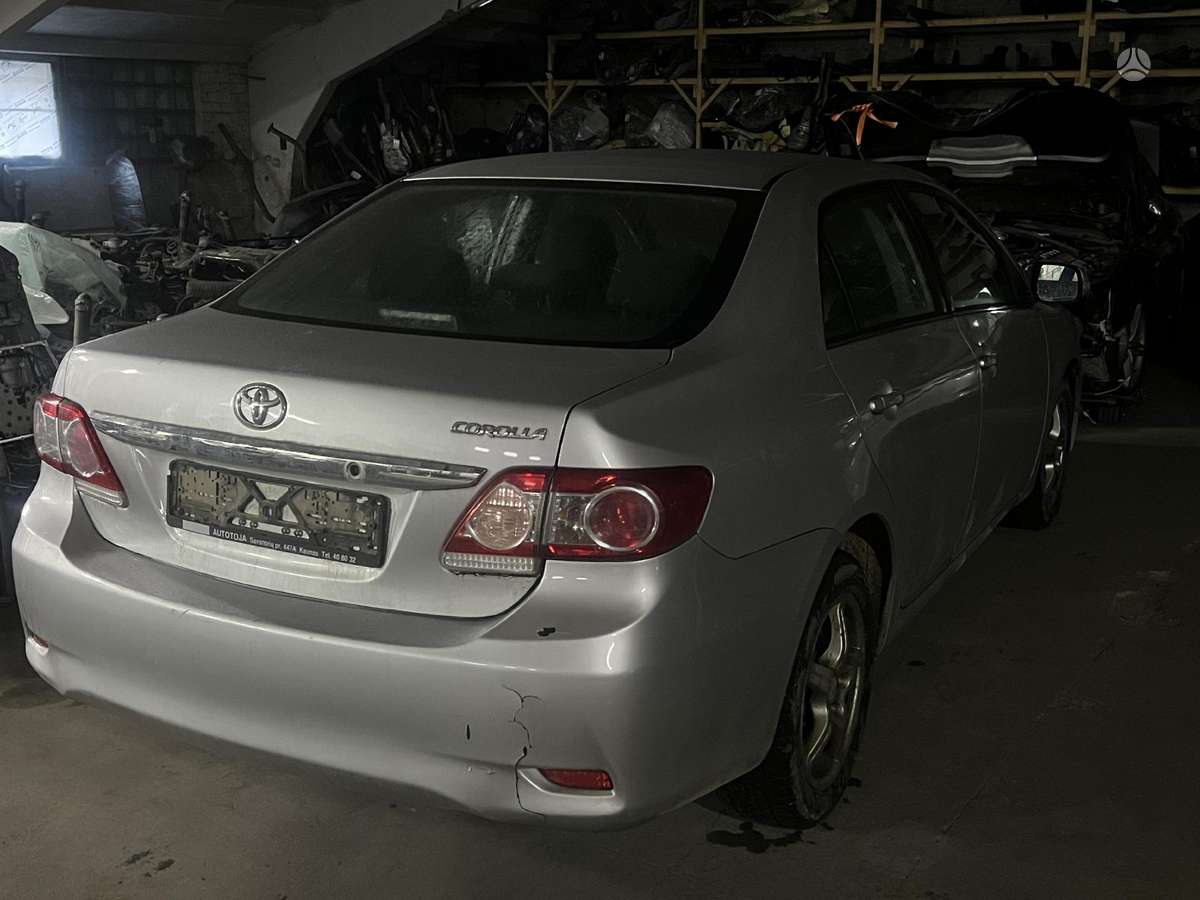 Toyota Corolla dalimis. Dalimis
