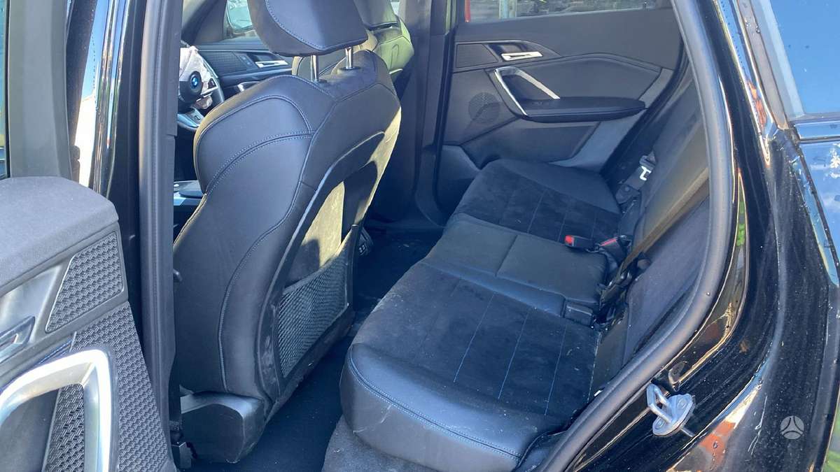 BMW iX1 по частям