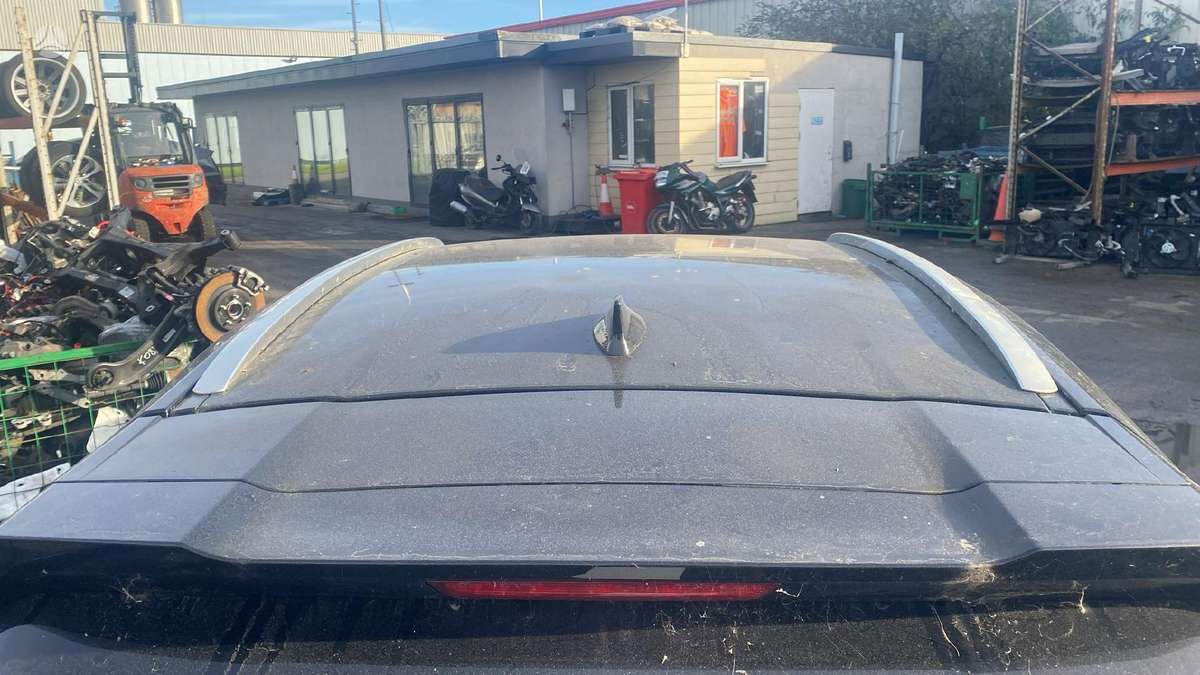 Lexus UX 250h dalimis