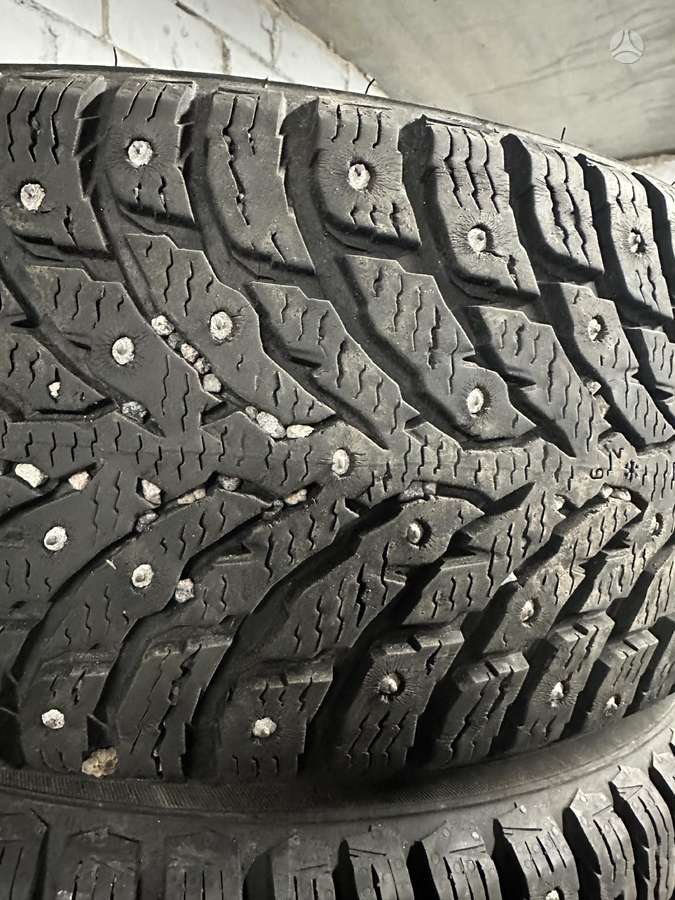 Nokian, žieminės 215/60 R16