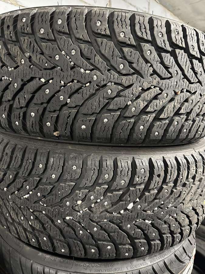 Nokian, žieminės 215/60 R16