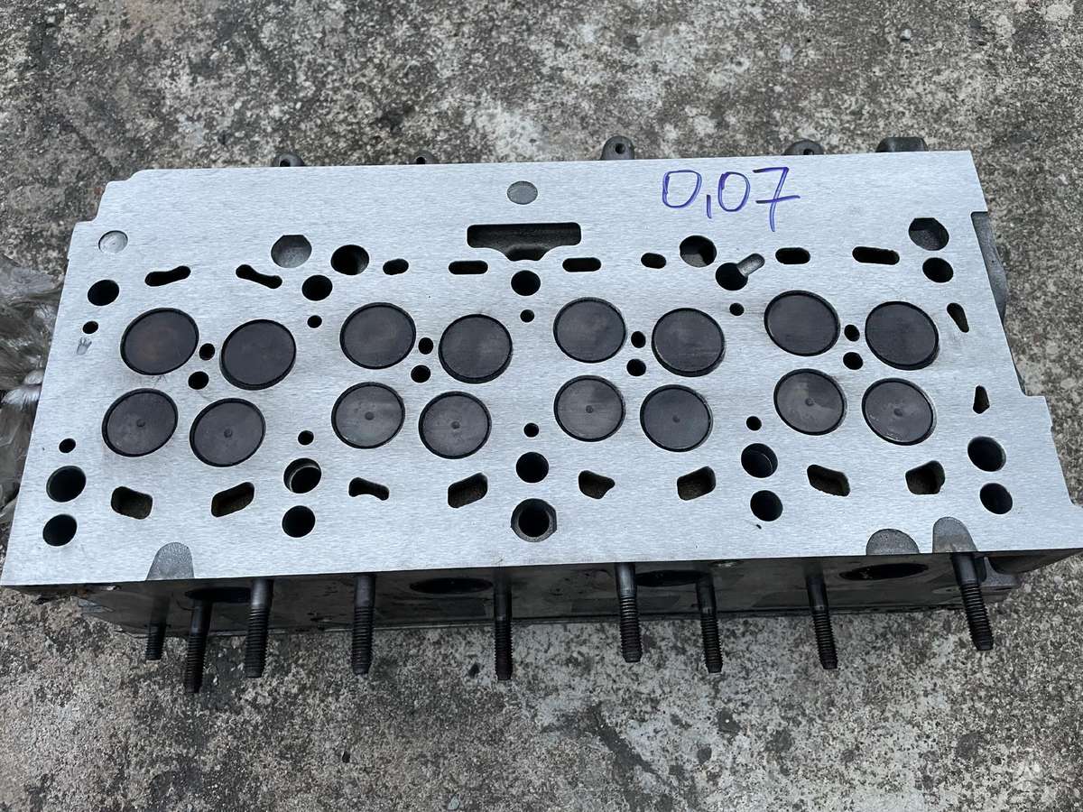 Volkswagen Passat cylinder head