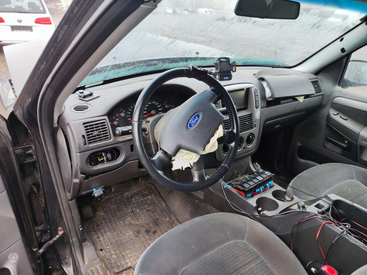 Ford Explorer dalimis. Dirbame nuo 9h iki 18h