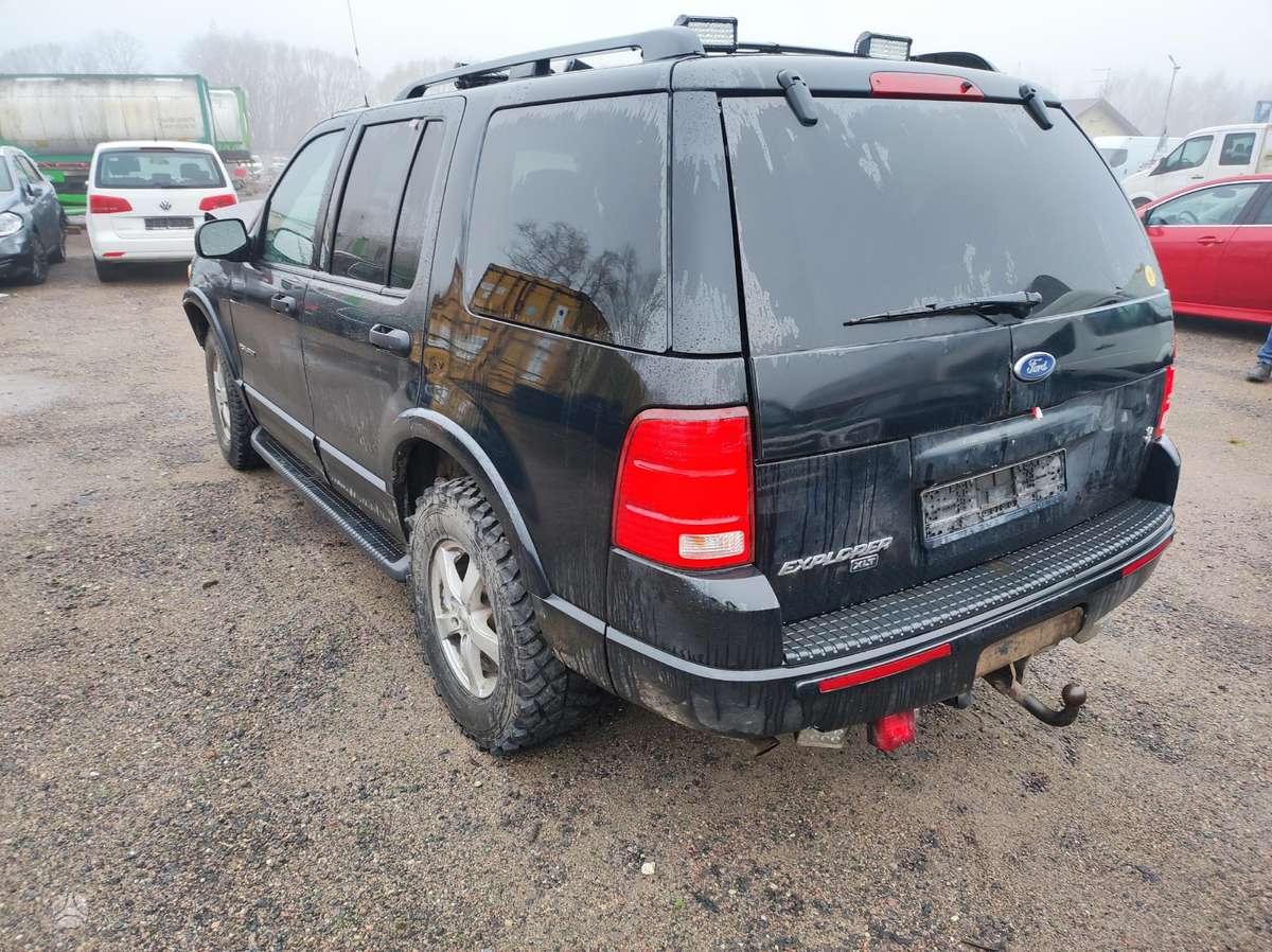 Ford Explorer dalimis. Dirbame nuo 9h iki 18h