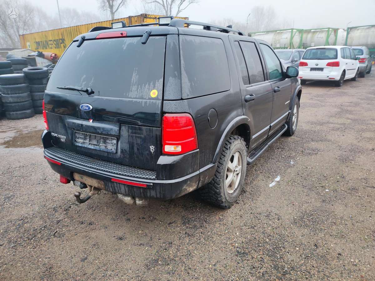 Ford Explorer dalimis. Dirbame nuo 9h iki 18h
