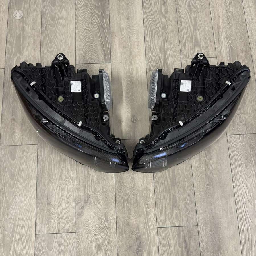 Mercedes-Benz EQE lights