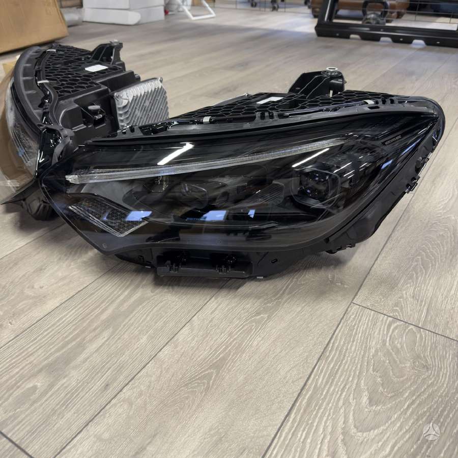 Mercedes-Benz EQE lights