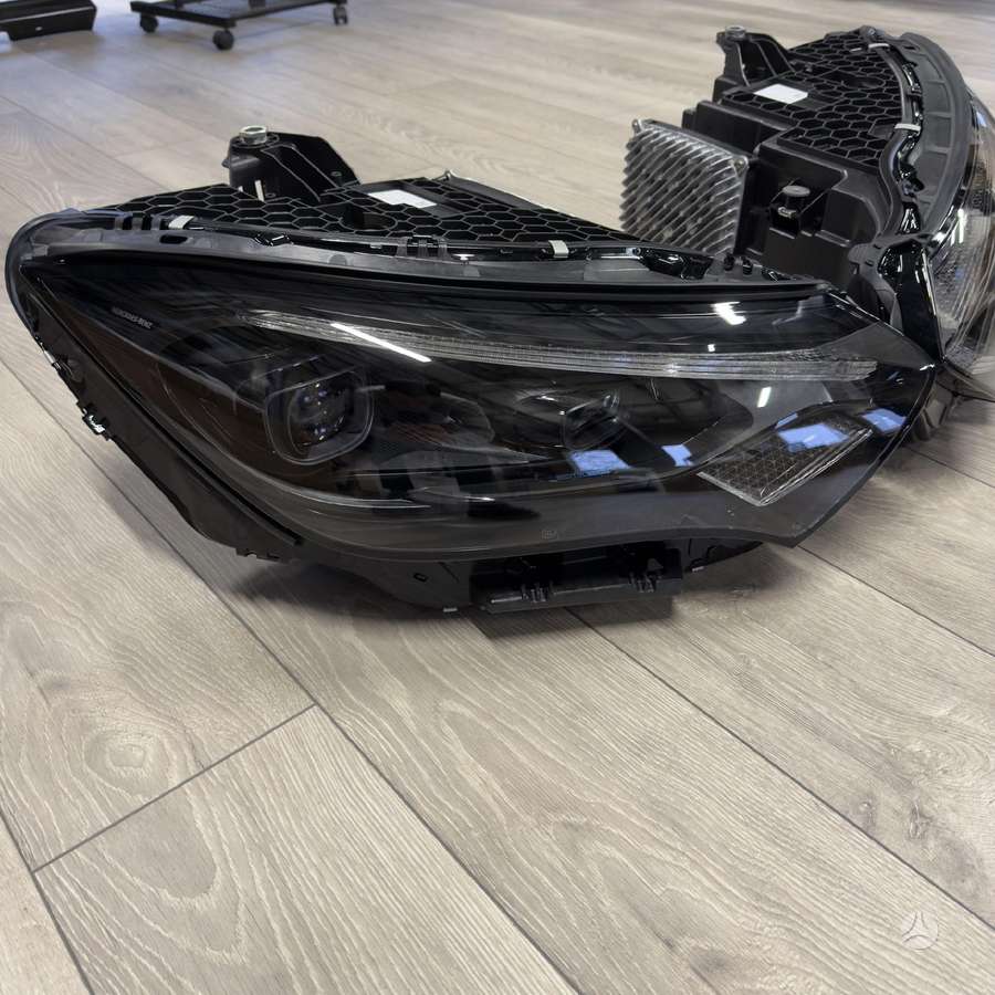 Mercedes-Benz EQE lights