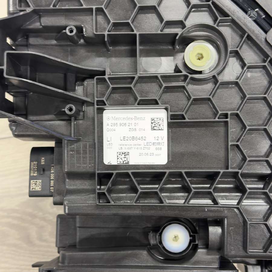 Mercedes-Benz EQE lights