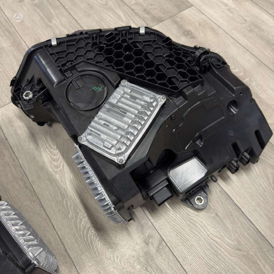 Mercedes-Benz EQE lights