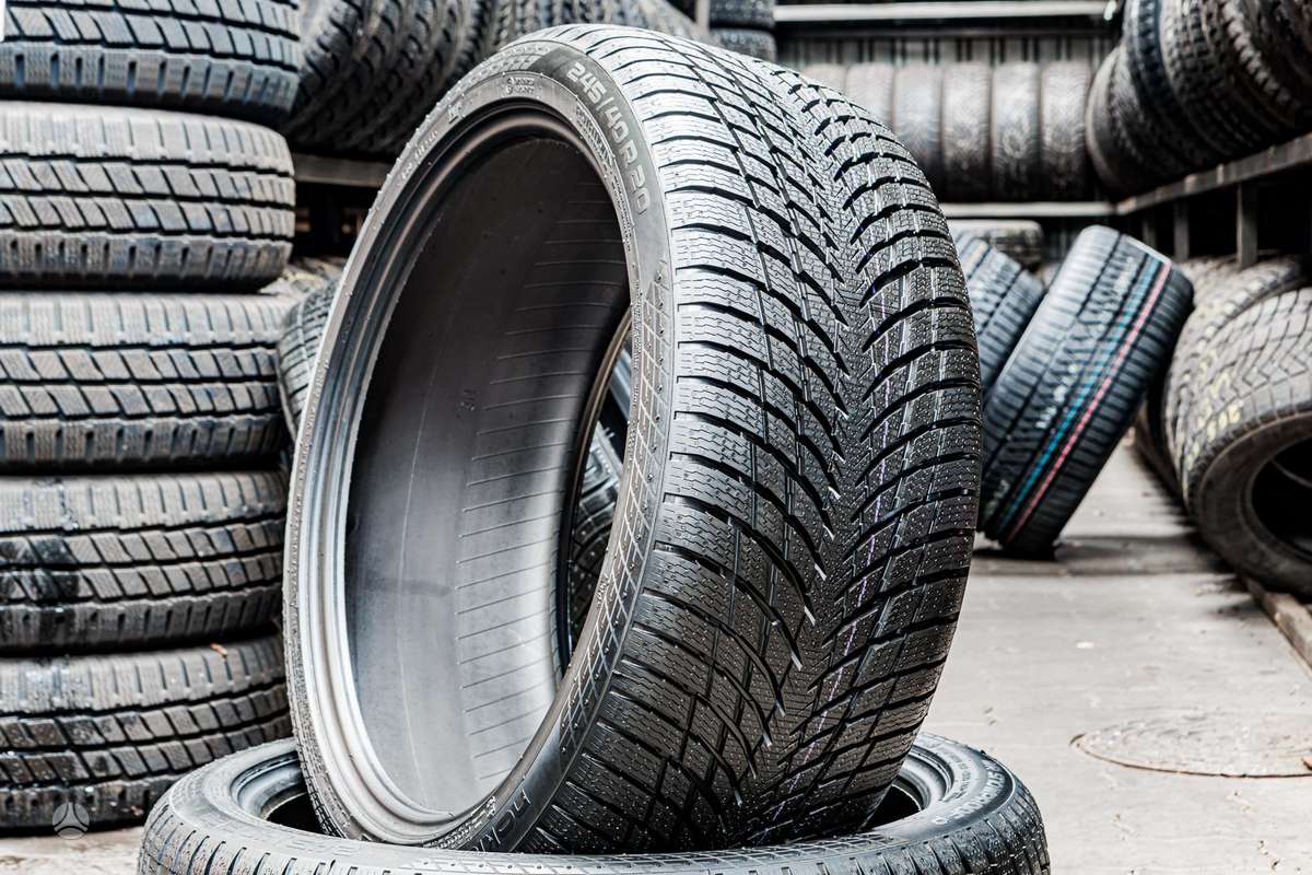 Nokian WR Snowproof P, winter 245/40 R20