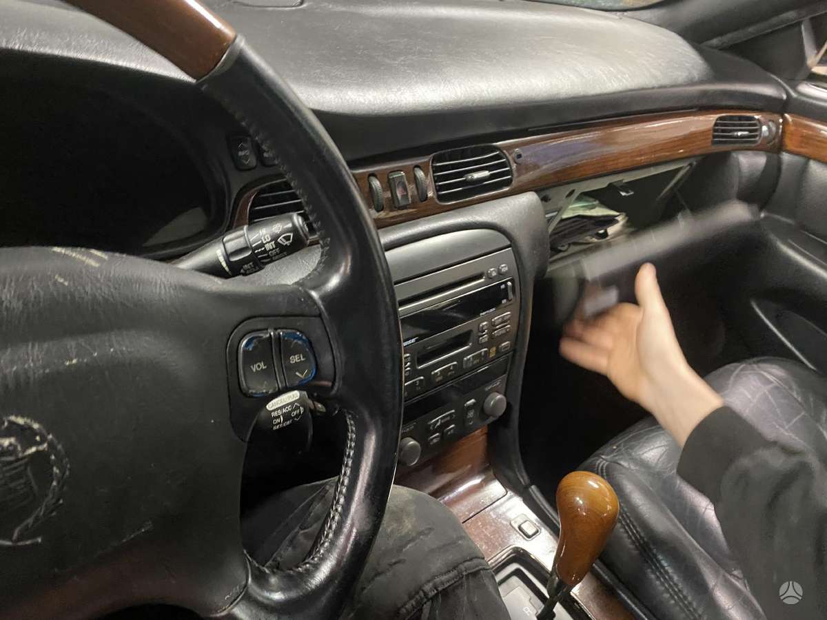 Cadillac STS