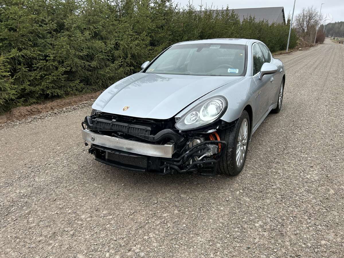 Porsche Panamera по частям