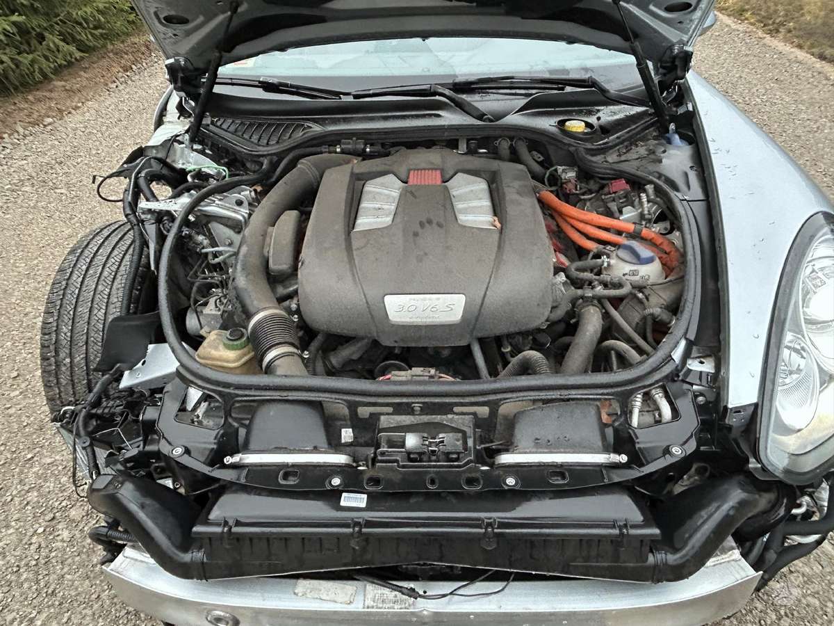 Porsche Panamera по частям