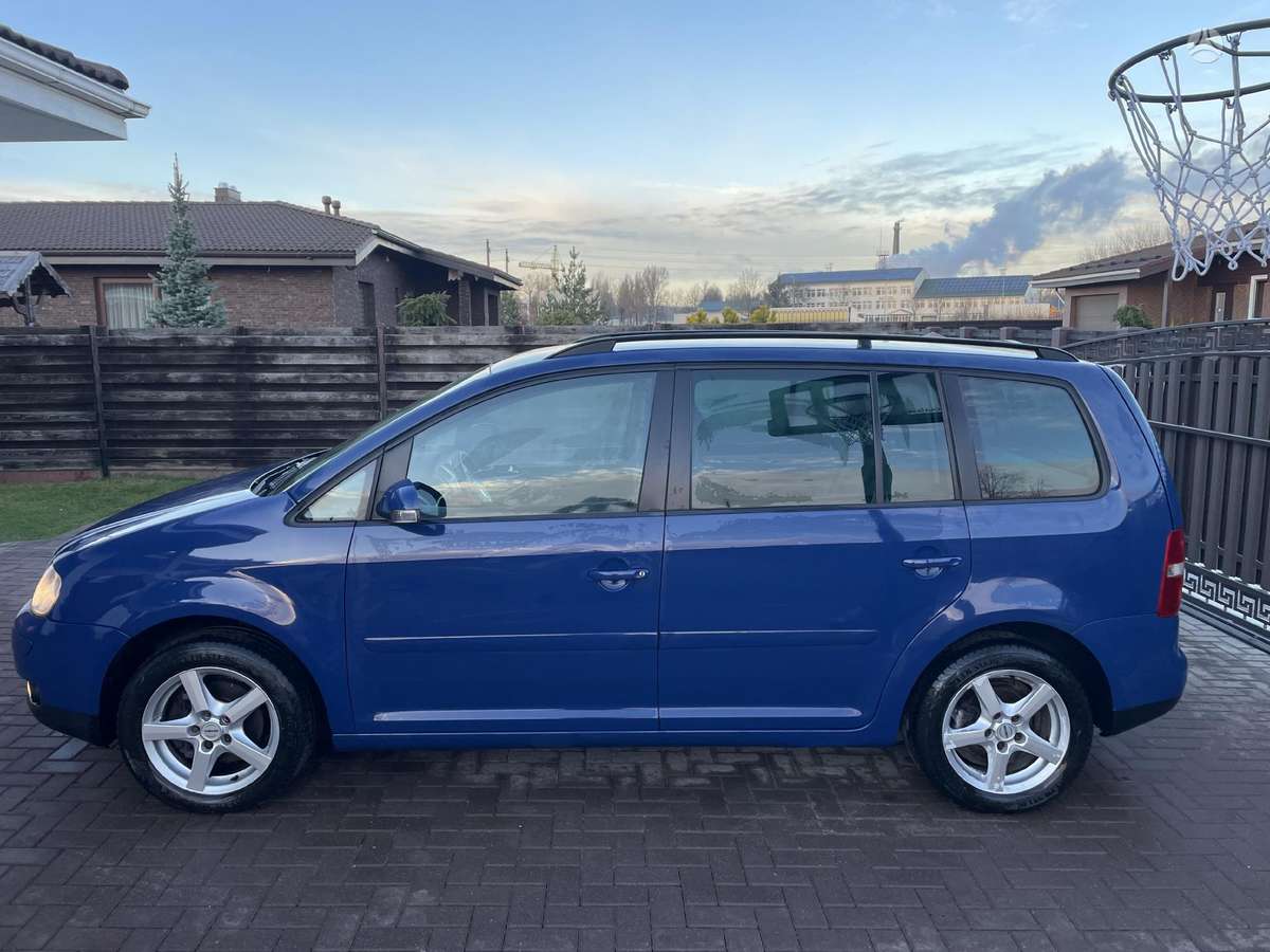 Volkswagen Touran - 2