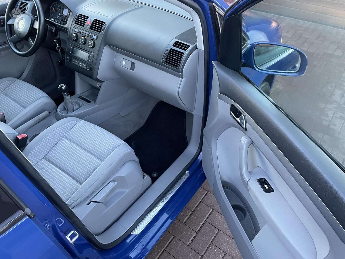 Volkswagen Touran - 10
