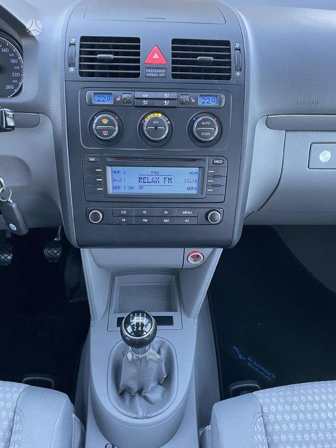 Volkswagen Touran - 11