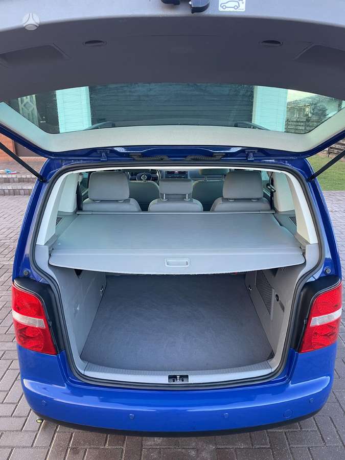 Volkswagen Touran - 12