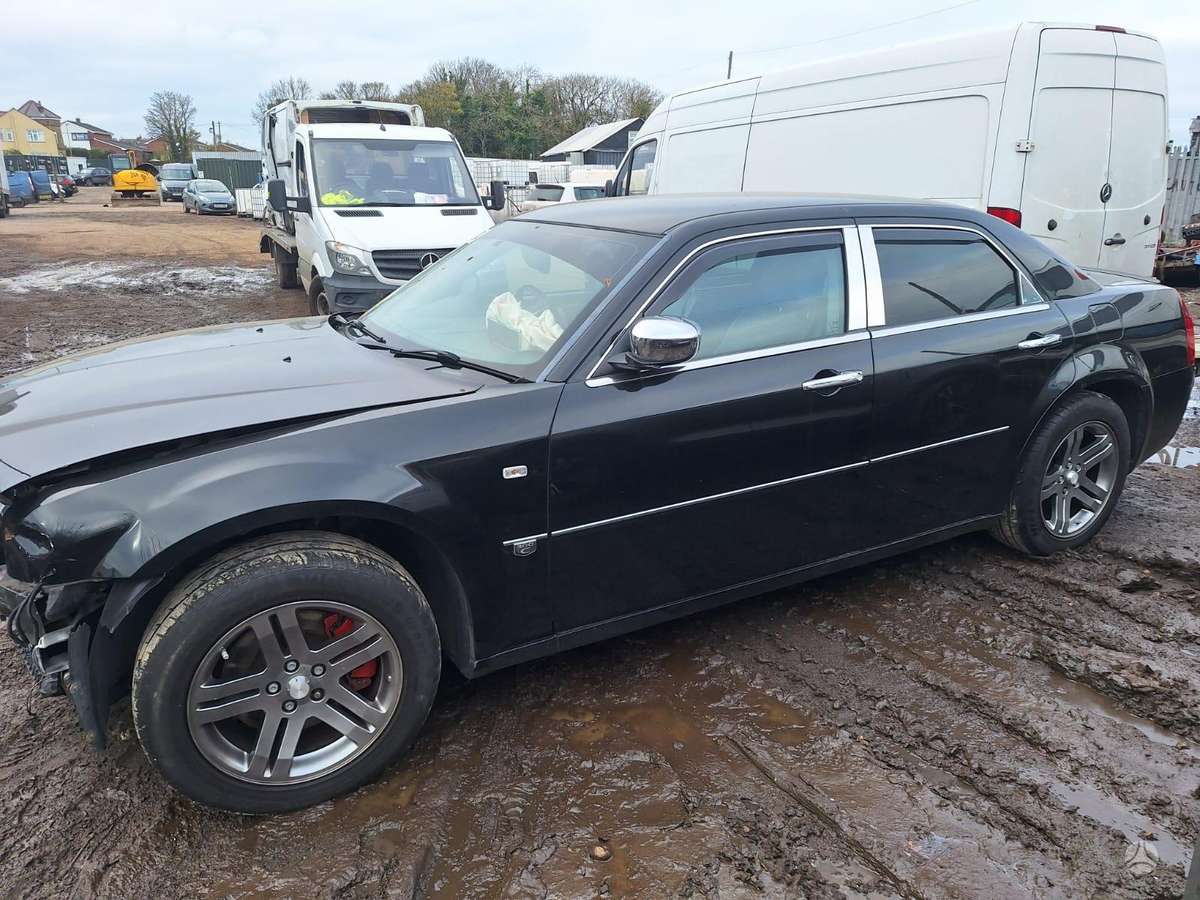 Chrysler 300C kėbulo dalys