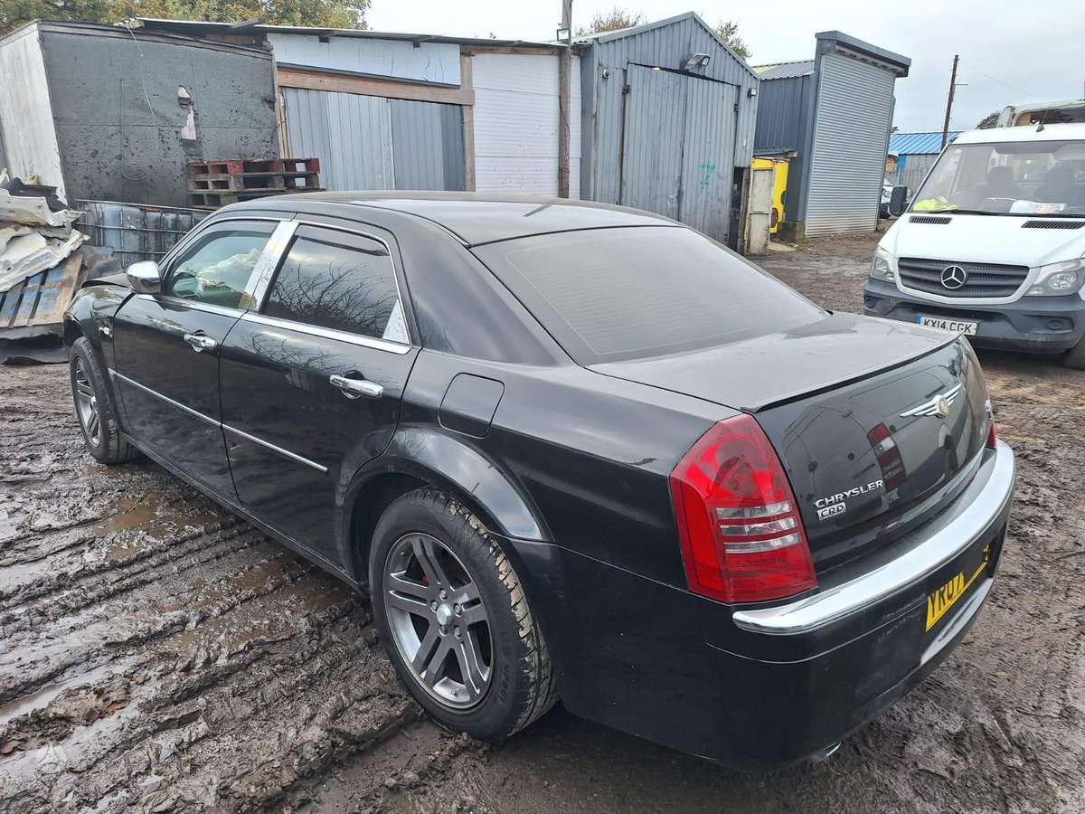 Chrysler 300C body parts