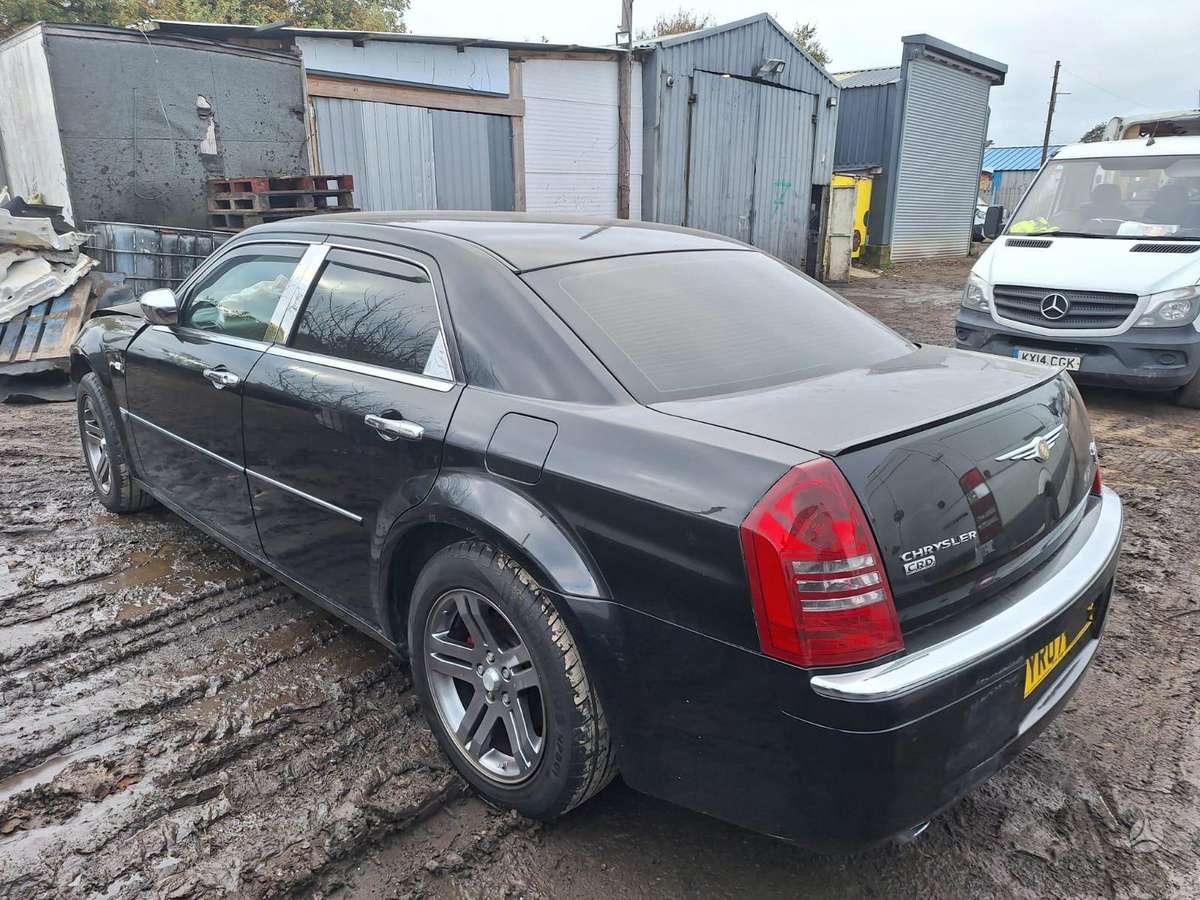 Chrysler 300C kėbulo dalys