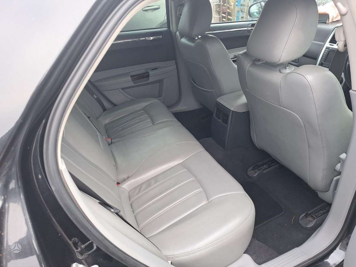 Chrysler 300C kėbulo dalys