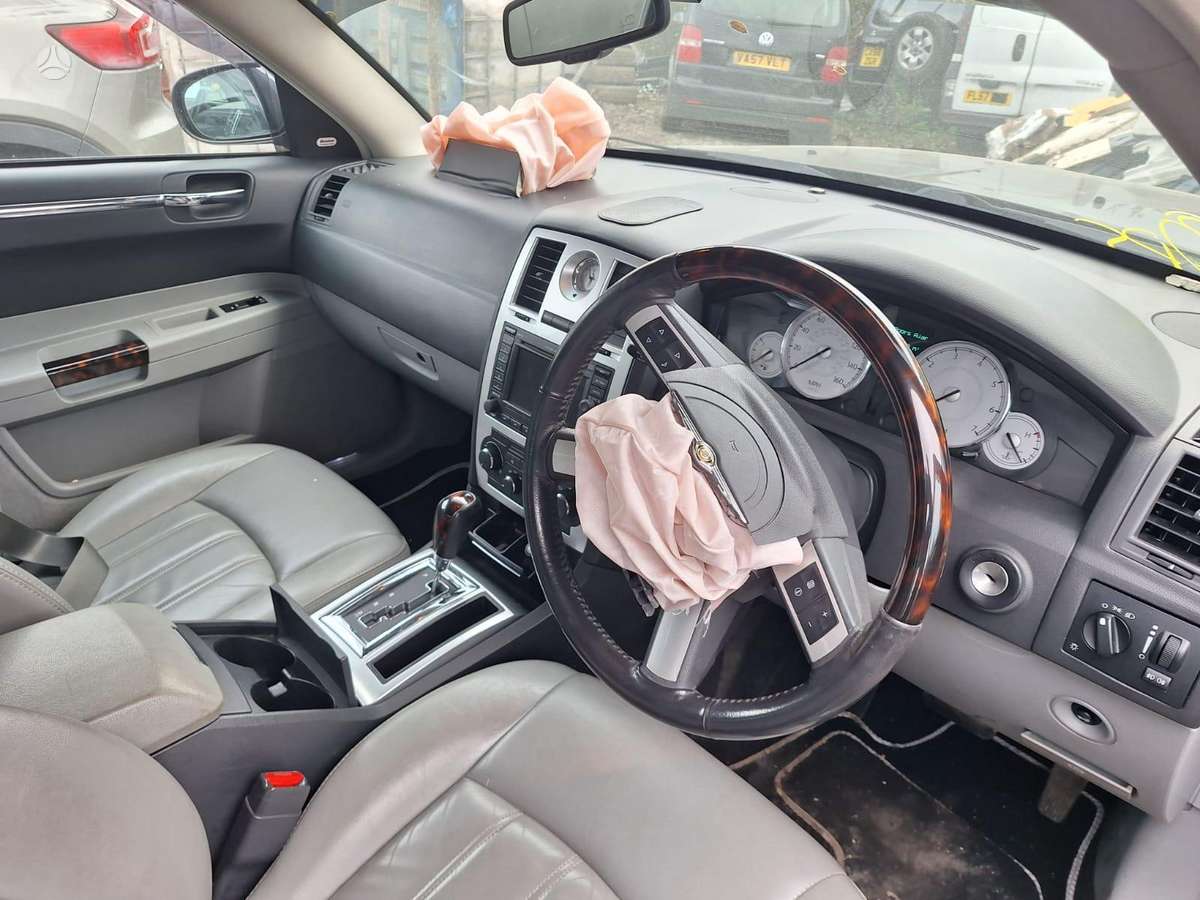 Chrysler 300C kėbulo dalys