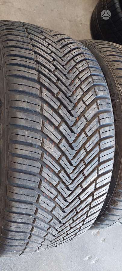 Continental, всесезонные 245/40 R19