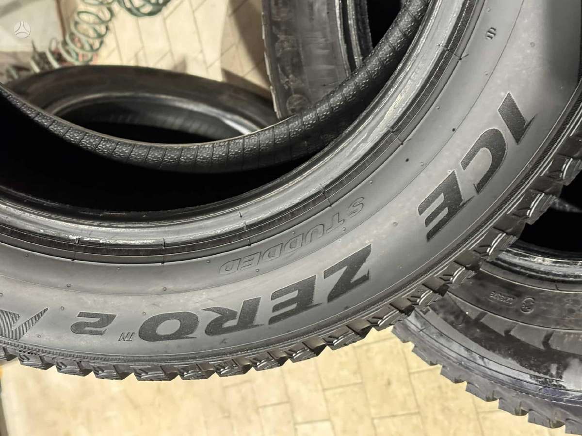 Pirelli WINTER ICE ZERO 2 | DYGL., winter 215/65 R17