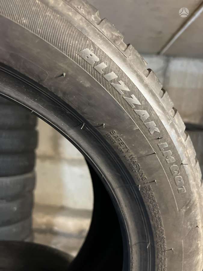 Bridgestone BLIZZAK LM001, winter 235/50 R19