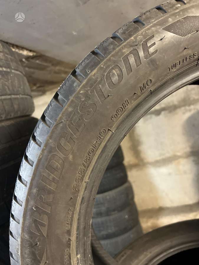 Bridgestone BLIZZAK LM001, winter 235/50 R19