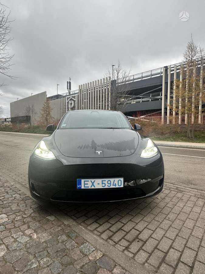 Tesla Model Y, 75 kWh, off-road / crossover