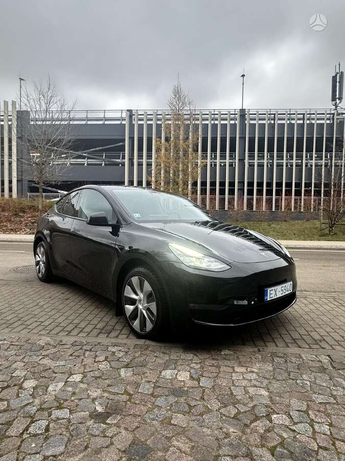 Tesla Model Y, 75 kWh, off-road / crossover