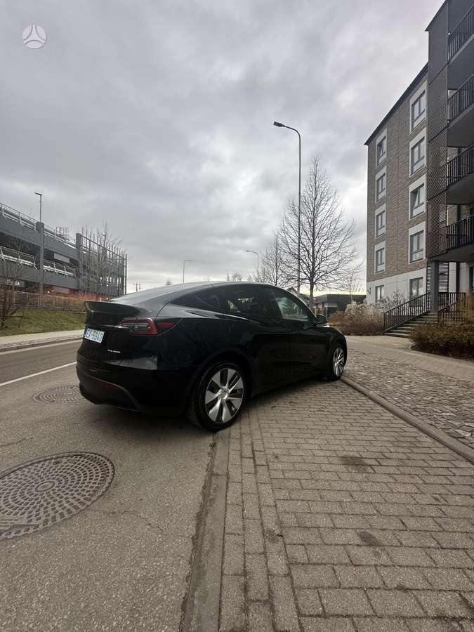 Tesla Model Y, 75 kWh, off-road / crossover